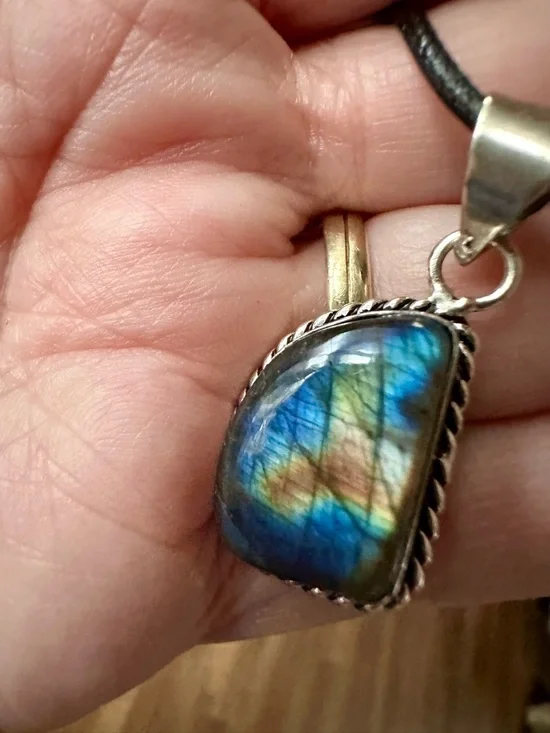 Labradorite Silver Plated Gemstone Pendant Necklace - Blue-Green Flash - Picture 3 of 8